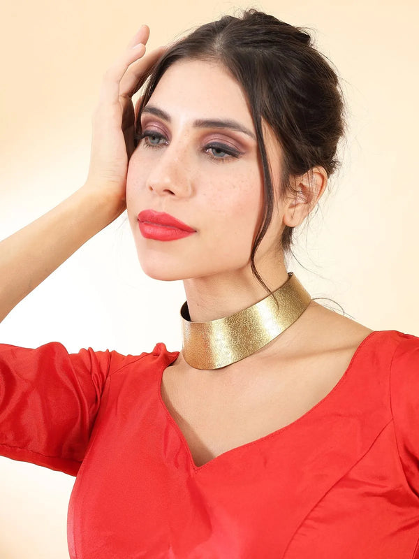 Floral brass hasuli necklace, rigid collar with blossom motifs, front view