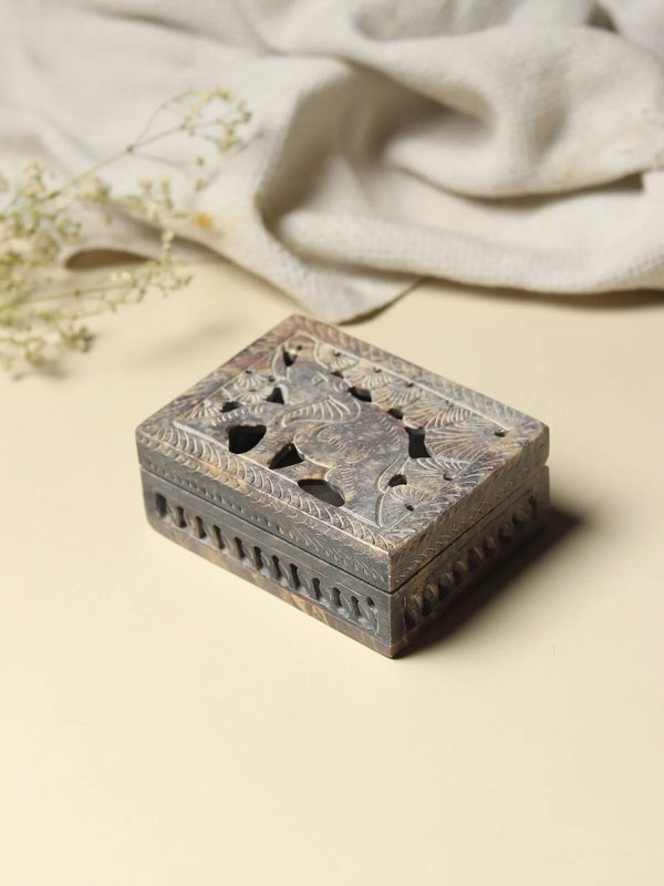 White marble jewellery box with floral inlay, handcrafted Agra pietra dura