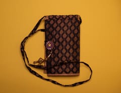 Girls & Women's Mobile Holder