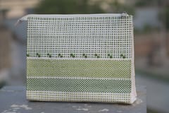 White Taat Wool Travel Pouch (Light Green)