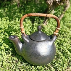 Terracotta by Sachii "Longpi Black Pottery Flame-Safe Kettle"