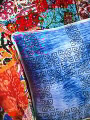 Handcrafted Plaid Cushion Cover in Organic Cotton - Chokhi